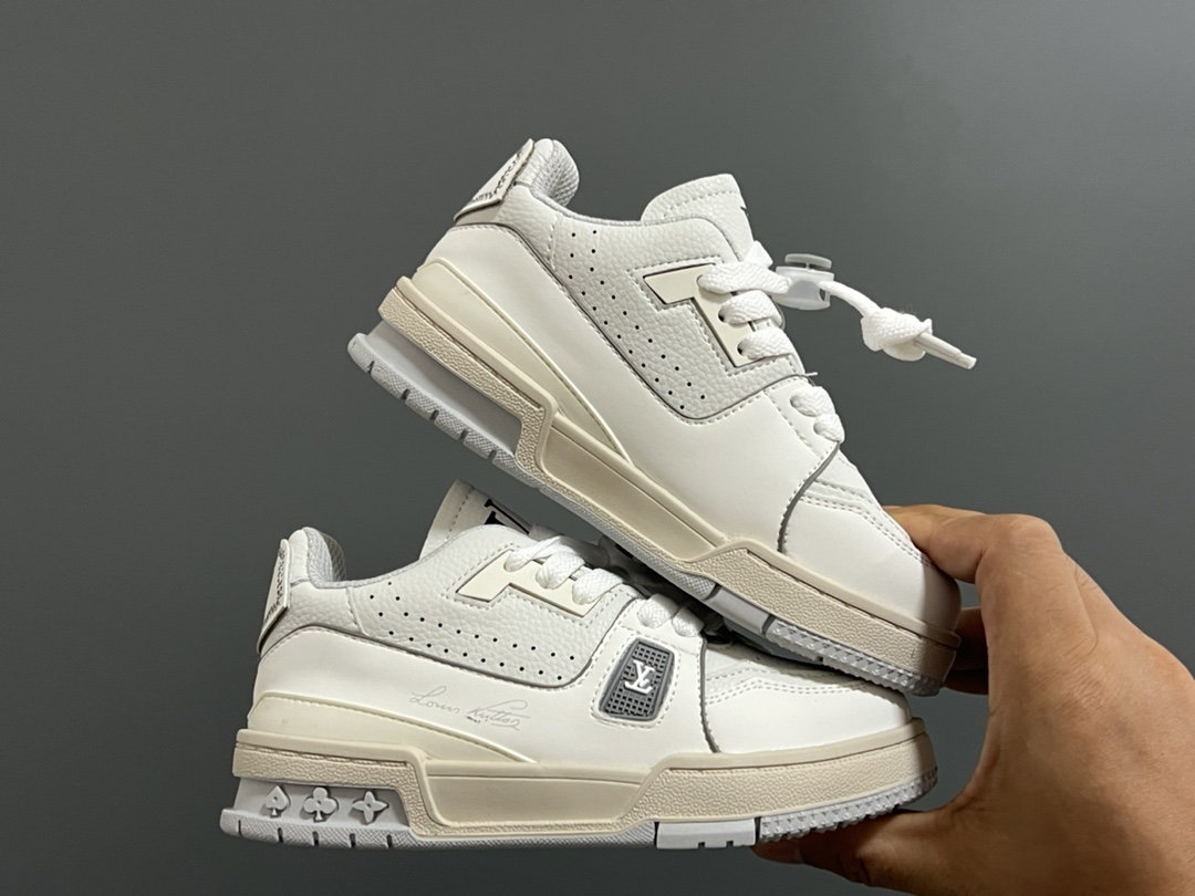 图片[9]-L家新款时尚鞋带扣儿童板鞋 尺码：26-37码 经典大牌板鞋🆕 百搭又时髦✨ 鞋带扣设计穿脱方便✌🏻 优质皮料拼接，质感满满💯-选品中心