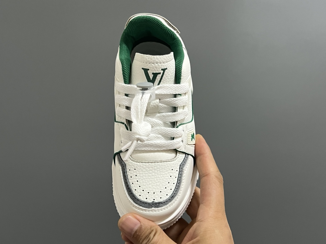 图片[7]-L家新款时尚鞋带扣儿童板鞋 尺码：26-37码 经典大牌板鞋🆕 百搭又时髦✨ 鞋带扣设计穿脱方便✌🏻 优质皮料拼接，质感满满💯-选品中心