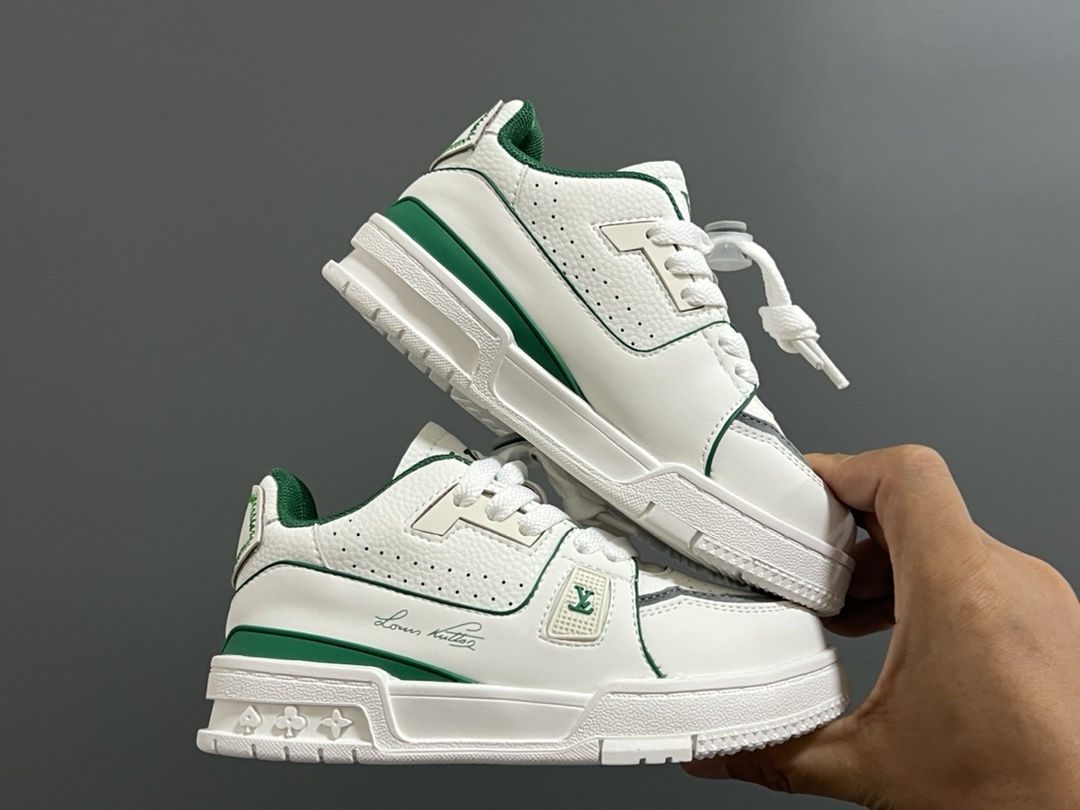 图片[8]-L家新款时尚鞋带扣儿童板鞋 尺码：26-37码 经典大牌板鞋🆕 百搭又时髦✨ 鞋带扣设计穿脱方便✌🏻 优质皮料拼接，质感满满💯-选品中心