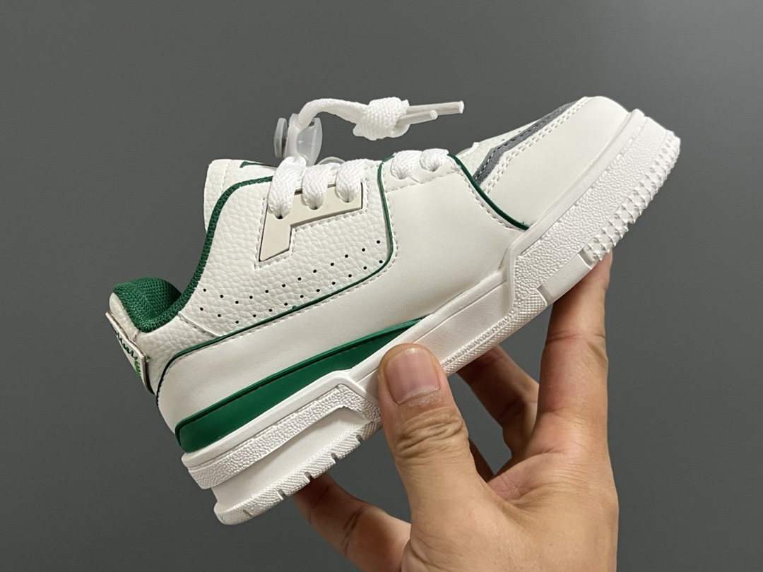 图片[6]-L家新款时尚鞋带扣儿童板鞋 尺码：26-37码 经典大牌板鞋🆕 百搭又时髦✨ 鞋带扣设计穿脱方便✌🏻 优质皮料拼接，质感满满💯-选品中心