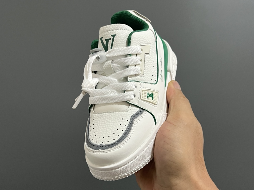 图片[3]-L家新款时尚鞋带扣儿童板鞋 尺码：26-37码 经典大牌板鞋🆕 百搭又时髦✨ 鞋带扣设计穿脱方便✌🏻 优质皮料拼接，质感满满💯-选品中心