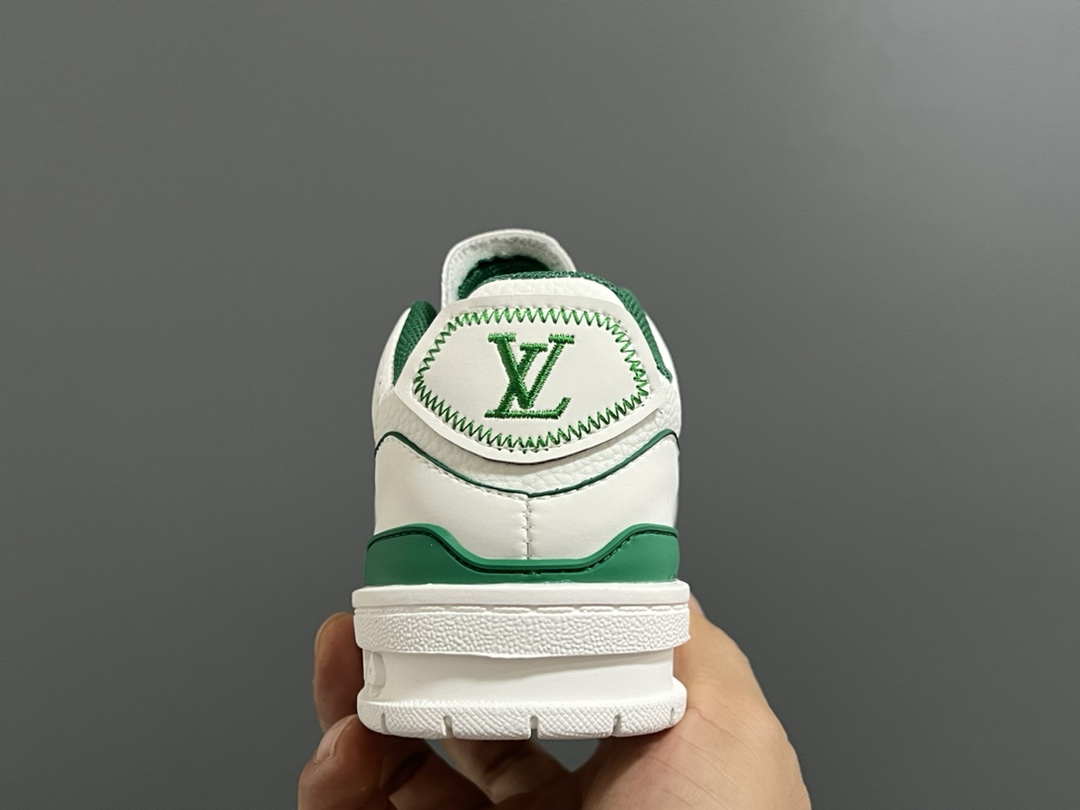 图片[9]-L家新款时尚鞋带扣儿童板鞋 尺码：26-37码 经典大牌板鞋🆕 百搭又时髦✨ 鞋带扣设计穿脱方便✌🏻 优质皮料拼接，质感满满💯-选品中心