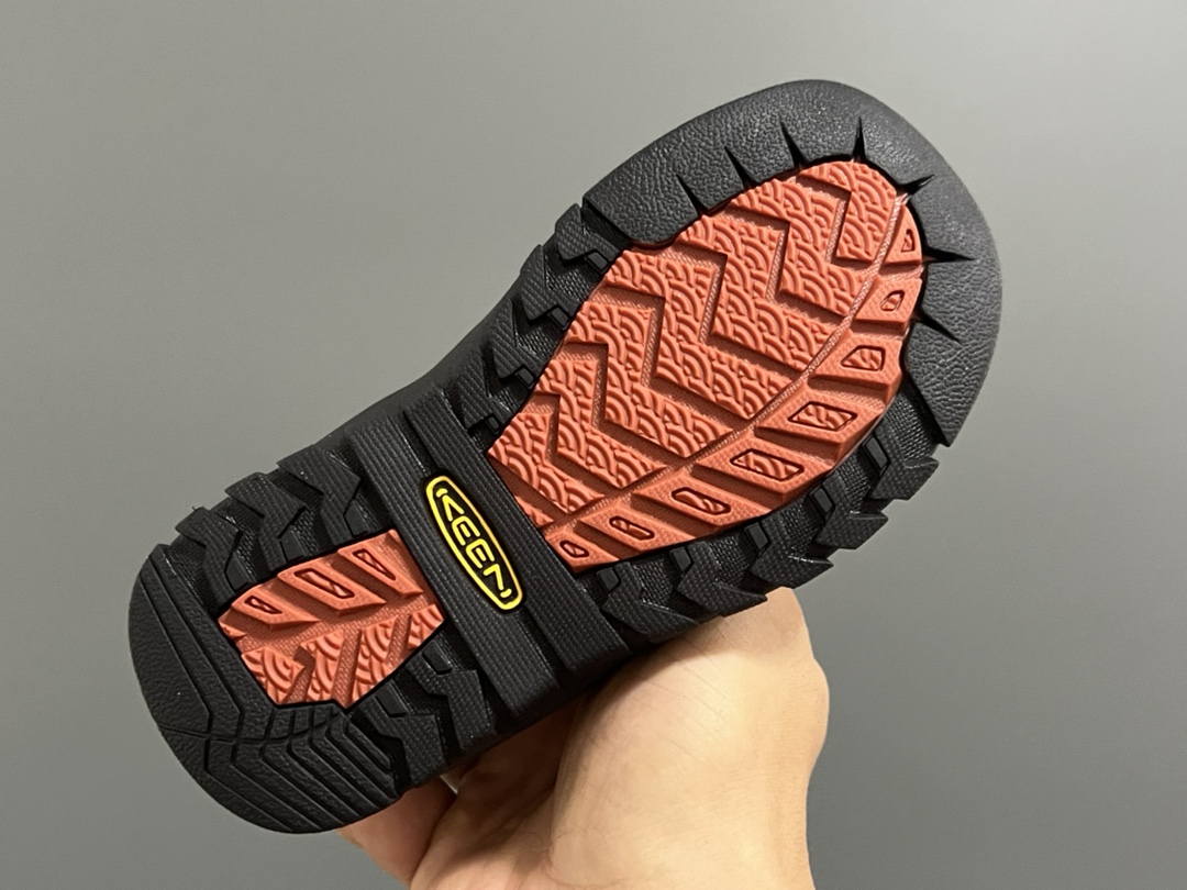 图片[5]-‼️‼️‼️ KEE*潮牌二代儿童亲子款户外登山鞋 尺码：24-34码 经典二代户外登山鞋🔥 优质皮料拼接，包头款式设计✔️ 橡胶耐磨防滑大底，脚感超赞👍🏻-选品中心