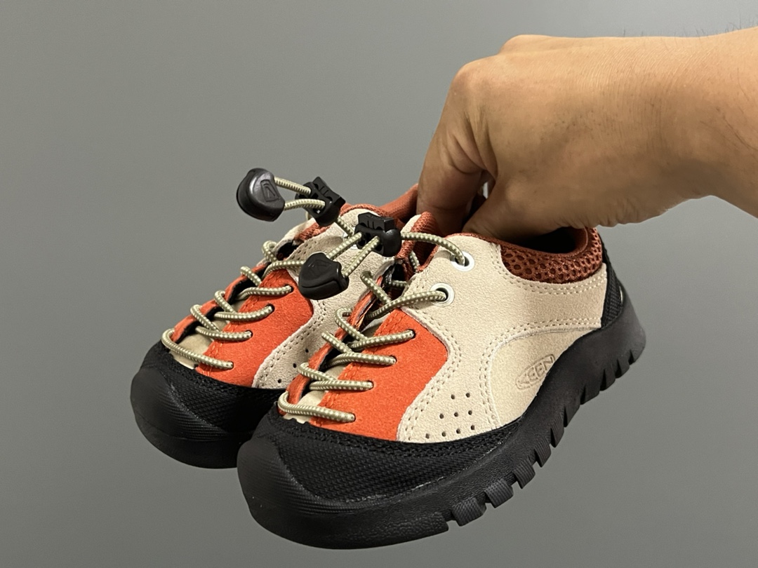 ‼️‼️‼️ KEE*潮牌二代儿童亲子款户外登山鞋 尺码：24-34码 经典二代户外登山鞋🔥 优质皮料拼接，包头款式设计✔️ 橡胶耐磨防滑大底，脚感超赞👍🏻-选品中心