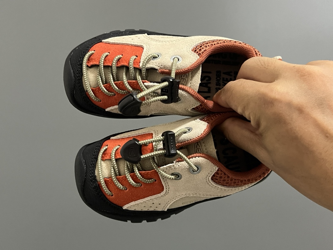 图片[2]-‼️‼️‼️ KEE*潮牌二代儿童亲子款户外登山鞋 尺码：24-34码 经典二代户外登山鞋🔥 优质皮料拼接，包头款式设计✔️ 橡胶耐磨防滑大底，脚感超赞👍🏻-选品中心