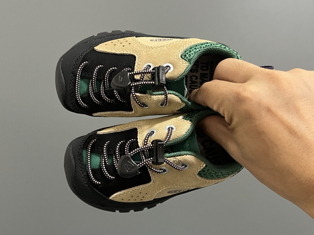 KEE*潮牌二代儿童亲子款户外登山鞋 尺码：24-34码 经典二代户外登山鞋🔥 优质皮料拼接，包头款式设计✔️ 橡胶耐磨防滑大底，脚感超赞👍🏻-选品中心