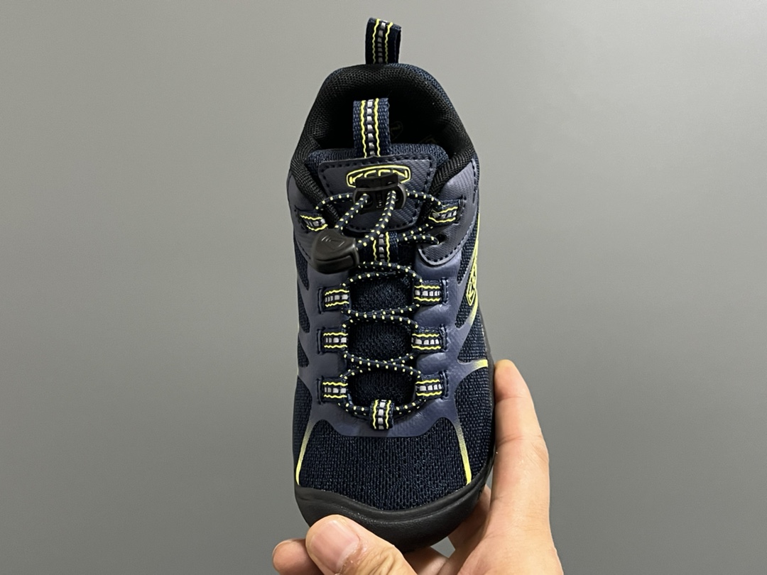 图片[8]-KEE*潮牌新款chandler 2cnx 冒险款户外网面儿童运动鞋 尺码：24-37码 KEEN专柜同步新品🆕 户外大佬出品，必备时尚单品❤️ 松紧扣设计，穿脱方便✌🏻 橡胶耐磨防滑大底，脚感超赞👍🏻-选品中心