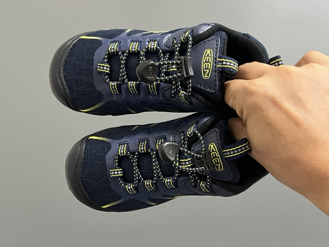 图片[2]-KEE*潮牌新款chandler 2cnx 冒险款户外网面儿童运动鞋 尺码：24-37码 KEEN专柜同步新品🆕 户外大佬出品，必备时尚单品❤️ 松紧扣设计，穿脱方便✌🏻 橡胶耐磨防滑大底，脚感超赞👍🏻-选品中心
