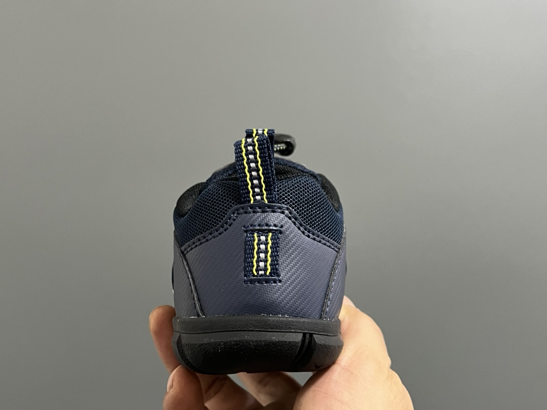 图片[7]-KEE*潮牌新款chandler 2cnx 冒险款户外网面儿童运动鞋 尺码：24-37码 KEEN专柜同步新品🆕 户外大佬出品，必备时尚单品❤️ 松紧扣设计，穿脱方便✌🏻 橡胶耐磨防滑大底，脚感超赞👍🏻-选品中心