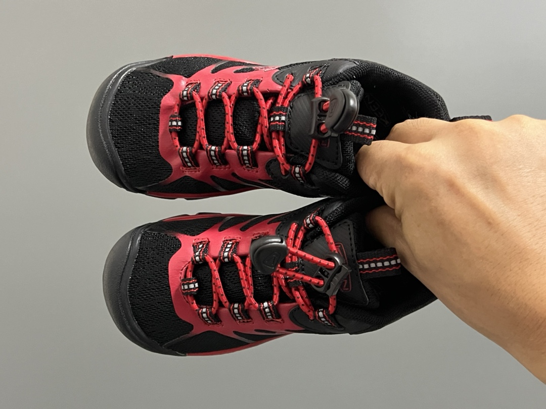 KEE*潮牌新款chandler 2cnx 冒险款户外网面儿童运动鞋 尺码：24-37码 户外大佬出品，必备时尚单品❤️ 松紧扣设计，穿脱方便✌🏻 橡胶耐磨防滑大底，脚感超赞👍🏻-选品中心