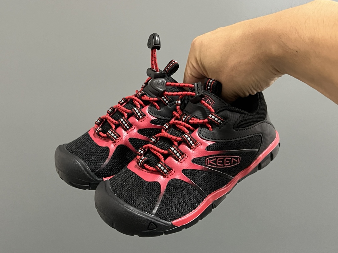 图片[2]-KEE*潮牌新款chandler 2cnx 冒险款户外网面儿童运动鞋 尺码：24-37码 户外大佬出品，必备时尚单品❤️ 松紧扣设计，穿脱方便✌🏻 橡胶耐磨防滑大底，脚感超赞👍🏻-选品中心