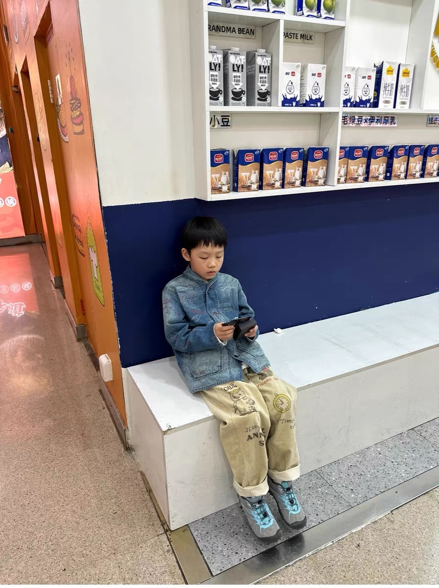 图片[8]-KEE*潮牌新款chandler 2cnx 冒险款户外网面儿童运动鞋 尺码：24-37码 户外大佬出品，必备时尚单品❤️ 松紧扣设计，穿脱方便✌🏻 橡胶耐磨防滑大底，脚感超赞👍🏻-选品中心