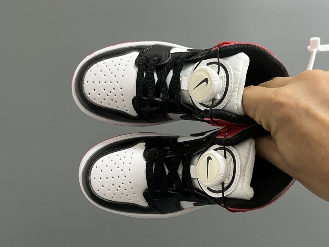 图片[2]-乔一中帮锁扣儿童运动鞋 尺码：22-37.5码 超棒的锁扣系列🔥 经典乔一中帮款式🆕 优质皮料质感超赞👍🏻 耐磨防滑大底，脚感超舒服☁️-选品中心