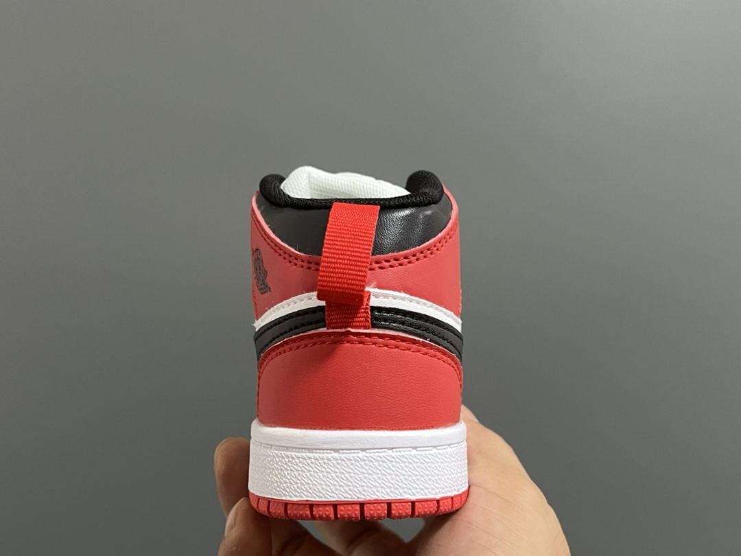 图片[7]-乔一中帮锁扣儿童运动鞋 尺码：22-37.5码 超棒的锁扣系列🔥 经典乔一中帮款式🆕 优质皮料质感超赞👍🏻 耐磨防滑大底，脚感超舒服☁️-选品中心