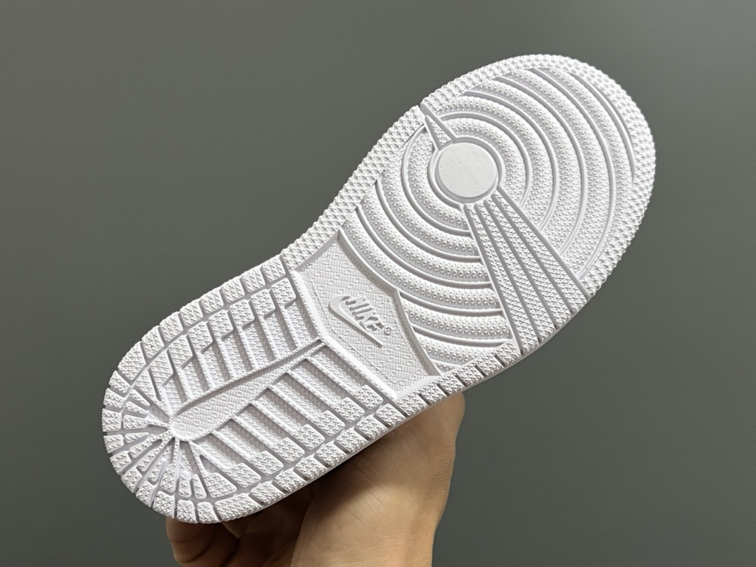 图片[5]-乔一中帮锁扣儿童运动鞋 尺码：22-37.5码 超棒的锁扣系列🔥 经典乔一中帮款式🆕 优质皮料质感超赞👍🏻 耐磨防滑大底，脚感超舒服☁️-选品中心