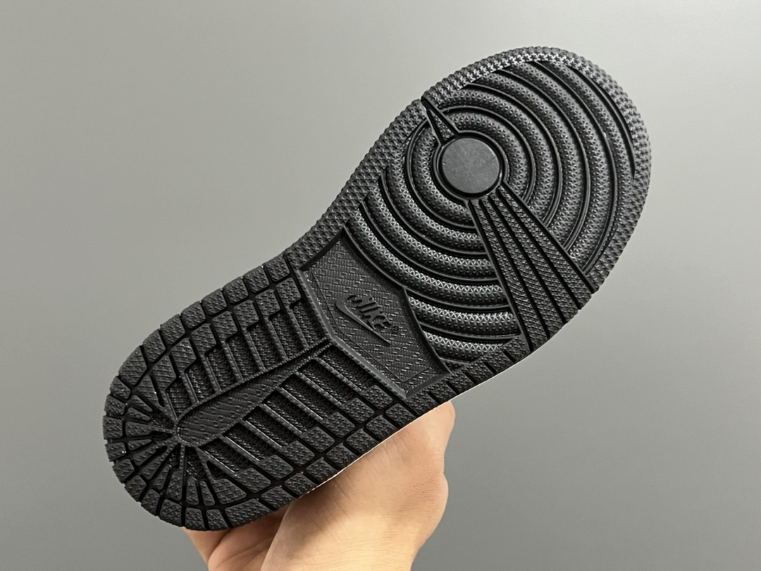 图片[5]-乔一中帮锁扣儿童运动鞋 尺码：22-37.5码 超棒的锁扣系列🔥 经典乔一中帮款式🆕 优质皮料质感超赞👍🏻 耐磨防滑大底，脚感超舒服☁️-选品中心