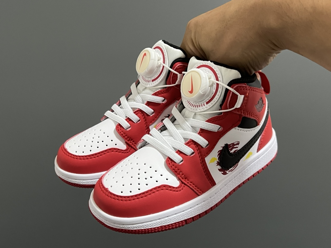 乔一中帮锁扣儿童运动鞋 尺码：22-37.5码 超棒的锁扣系列🔥 经典乔一中帮款式🆕 优质皮料质感超赞👍🏻 耐磨防滑大底，脚感超舒服☁️-选品中心