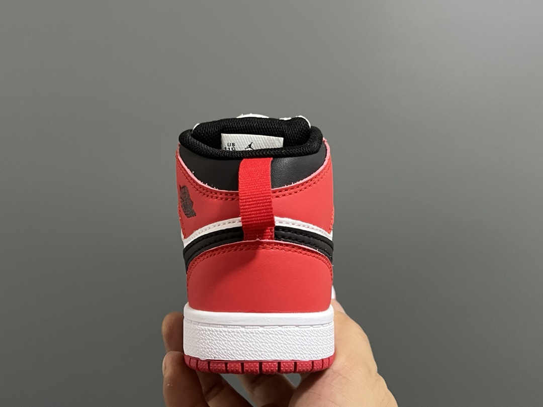 图片[5]-乔一中帮锁扣儿童运动鞋 尺码：22-37.5码 超棒的锁扣系列🔥 经典乔一中帮款式🆕 优质皮料质感超赞👍🏻 耐磨防滑大底，脚感超舒服☁️-选品中心