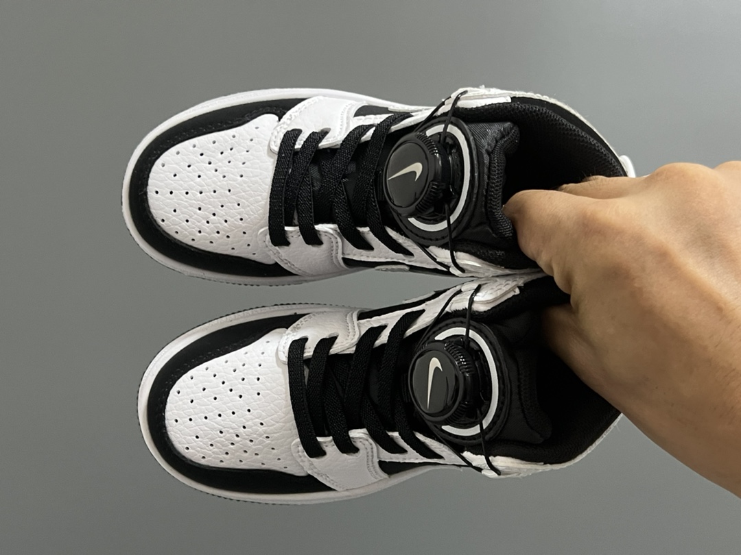 乔一中帮锁扣儿童运动鞋 尺码：22-37.5码 超棒的锁扣系列🔥 经典乔一中帮款式🆕 优质皮料质感超赞👍🏻 耐磨防滑大底，脚感超舒服☁️-选品中心