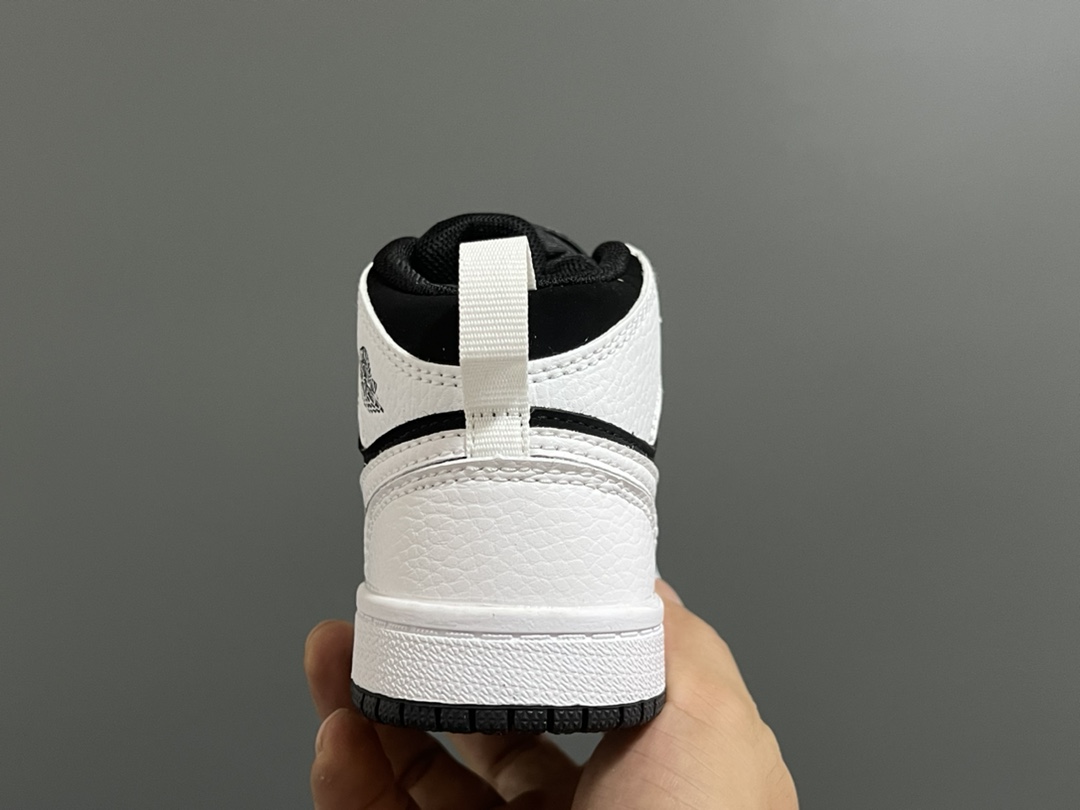 图片[7]-乔一中帮锁扣儿童运动鞋 尺码：22-37.5码 超棒的锁扣系列🔥 经典乔一中帮款式🆕 优质皮料质感超赞👍🏻 耐磨防滑大底，脚感超舒服☁️-选品中心