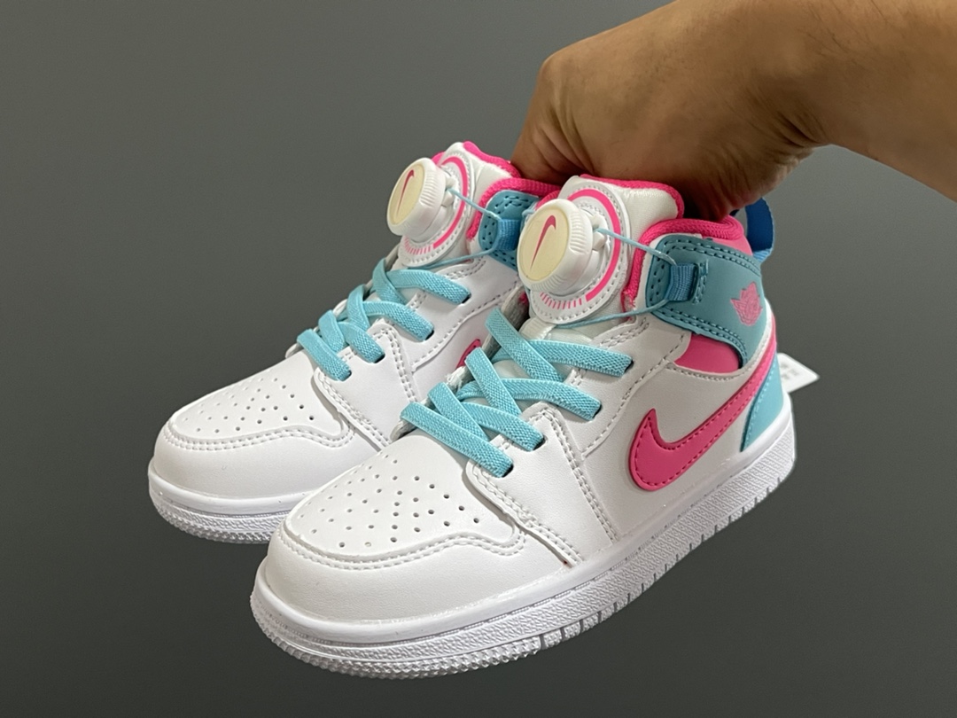 图片[2]-乔一中帮锁扣儿童运动鞋 尺码：22-37.5码 超棒的锁扣系列🔥 经典乔一中帮款式🆕 优质皮料质感超赞👍🏻 耐磨防滑大底，脚感超舒服☁️-选品中心