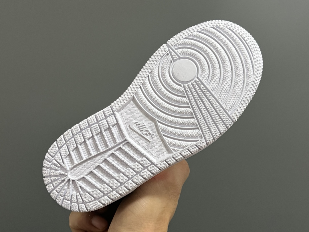 图片[5]-乔一中帮锁扣儿童运动鞋 尺码：22-37.5码 超棒的锁扣系列🔥 经典乔一中帮款式🆕 优质皮料质感超赞👍🏻 耐磨防滑大底，脚感超舒服☁️-选品中心