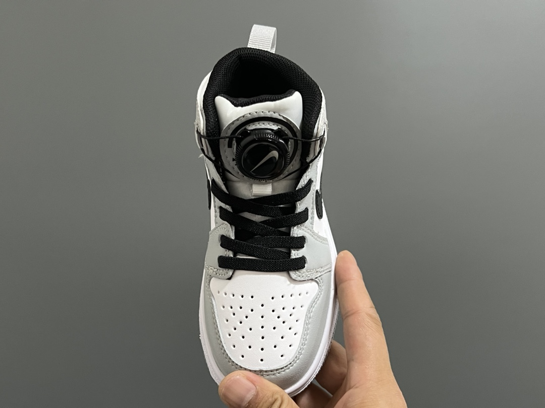 图片[8]-乔一中帮锁扣儿童运动鞋 尺码：22-37.5码 超棒的锁扣系列🔥 经典乔一中帮款式🆕 优质皮料质感超赞👍🏻 耐磨防滑大底，脚感超舒服☁️-选品中心