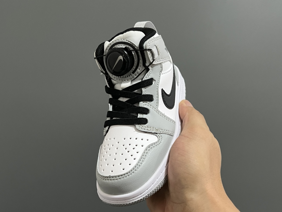 图片[3]-乔一中帮锁扣儿童运动鞋 尺码：22-37.5码 超棒的锁扣系列🔥 经典乔一中帮款式🆕 优质皮料质感超赞👍🏻 耐磨防滑大底，脚感超舒服☁️-选品中心