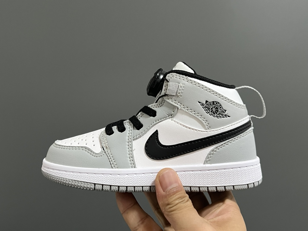 图片[4]-乔一中帮锁扣儿童运动鞋 尺码：22-37.5码 超棒的锁扣系列🔥 经典乔一中帮款式🆕 优质皮料质感超赞👍🏻 耐磨防滑大底，脚感超舒服☁️-选品中心