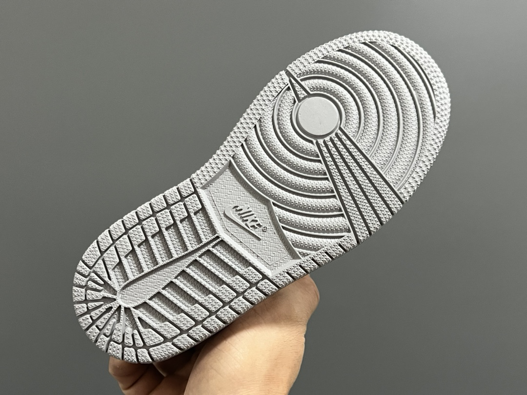 图片[5]-乔一中帮锁扣儿童运动鞋 尺码：22-37.5码 超棒的锁扣系列🔥 经典乔一中帮款式🆕 优质皮料质感超赞👍🏻 耐磨防滑大底，脚感超舒服☁️-选品中心