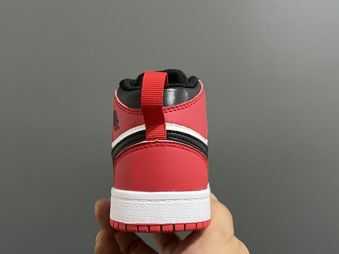 图片[7]-乔一中帮锁扣儿童运动鞋 尺码：22-37.5码 超棒的锁扣系列🔥 经典乔一中帮款式🆕 优质皮料质感超赞👍🏻 耐磨防滑大底，脚感超舒服☁️-选品中心