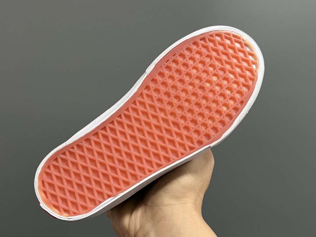 图片[5]-日版万S新款魔术贴松紧带儿童低帮板鞋 尺码：26-35码 最受欢迎的日系版万斯，最出名于它的版型设计，非常贴合人体工学设计👍🏻 魔术贴➕松紧带 日版万S新款魔术贴松紧带儿童低帮板鞋 尺码：26-35码 最受欢迎的日系版万斯，最出名于它的版型设计，非常贴合人体工学设计👍🏻 魔术贴➕松紧带设计，穿脱超级方便✔️ 优质帆布面料，打理超级方便👍🏻 橡胶耐磨防滑大底，脚感超舒服✌🏻，穿脱超级方便✔️ 优质帆布面料，打理超级方便👍🏻 橡胶耐磨防滑大底，脚感超舒服✌🏻-选品中心