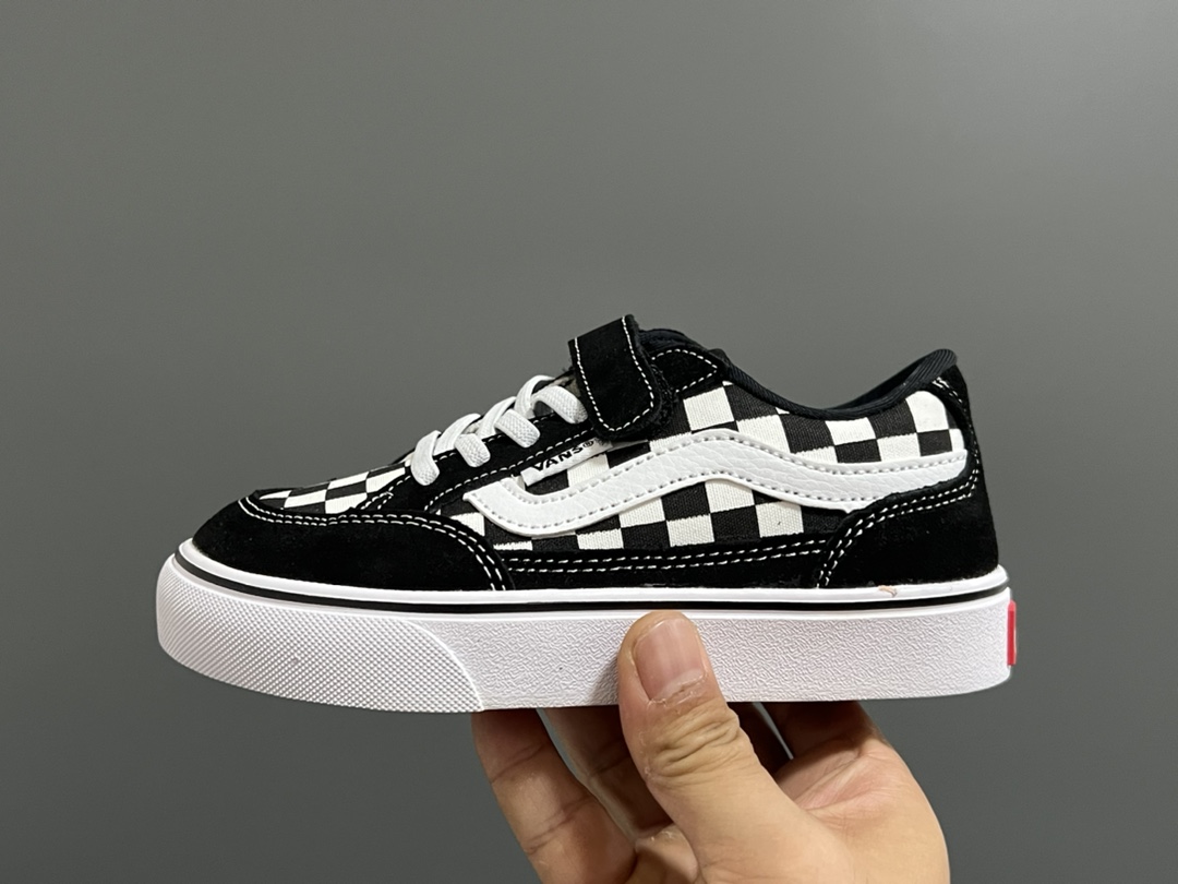 图片[4]-日版万S新款魔术贴松紧带儿童低帮板鞋 尺码：26-35码 最受欢迎的日系版万斯，最出名于它的版型设计，非常贴合人体工学设计👍🏻 魔术贴➕松紧带 日版万S新款魔术贴松紧带儿童低帮板鞋 尺码：26-35码 最受欢迎的日系版万斯，最出名于它的版型设计，非常贴合人体工学设计👍🏻 魔术贴➕松紧带设计，穿脱超级方便✔️ 优质帆布面料，打理超级方便👍🏻 橡胶耐磨防滑大底，脚感超舒服✌🏻，穿脱超级方便✔️ 优质帆布面料，打理超级方便👍🏻 橡胶耐磨防滑大底，脚感超舒服✌🏻-选品中心