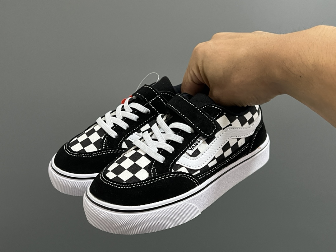 图片[2]-日版万S新款魔术贴松紧带儿童低帮板鞋 尺码：26-35码 最受欢迎的日系版万斯，最出名于它的版型设计，非常贴合人体工学设计👍🏻 魔术贴➕松紧带 日版万S新款魔术贴松紧带儿童低帮板鞋 尺码：26-35码 最受欢迎的日系版万斯，最出名于它的版型设计，非常贴合人体工学设计👍🏻 魔术贴➕松紧带设计，穿脱超级方便✔️ 优质帆布面料，打理超级方便👍🏻 橡胶耐磨防滑大底，脚感超舒服✌🏻，穿脱超级方便✔️ 优质帆布面料，打理超级方便👍🏻 橡胶耐磨防滑大底，脚感超舒服✌🏻-选品中心