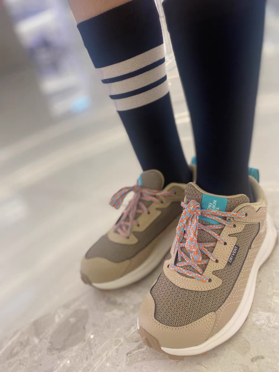 图片[7]-‼️‼️‼️ 北家新款Fastpack徒步旅游运动鞋 尺码：26-37码 经典北面户外系列[嘿哈] 网面皮料拼接，透气又舒适☁️ 魔术贴设计、穿脱方便✌🏻 橡胶耐磨防滑大底，脚感超赞👍🏻 户外日常都超级合适✔️-选品中心