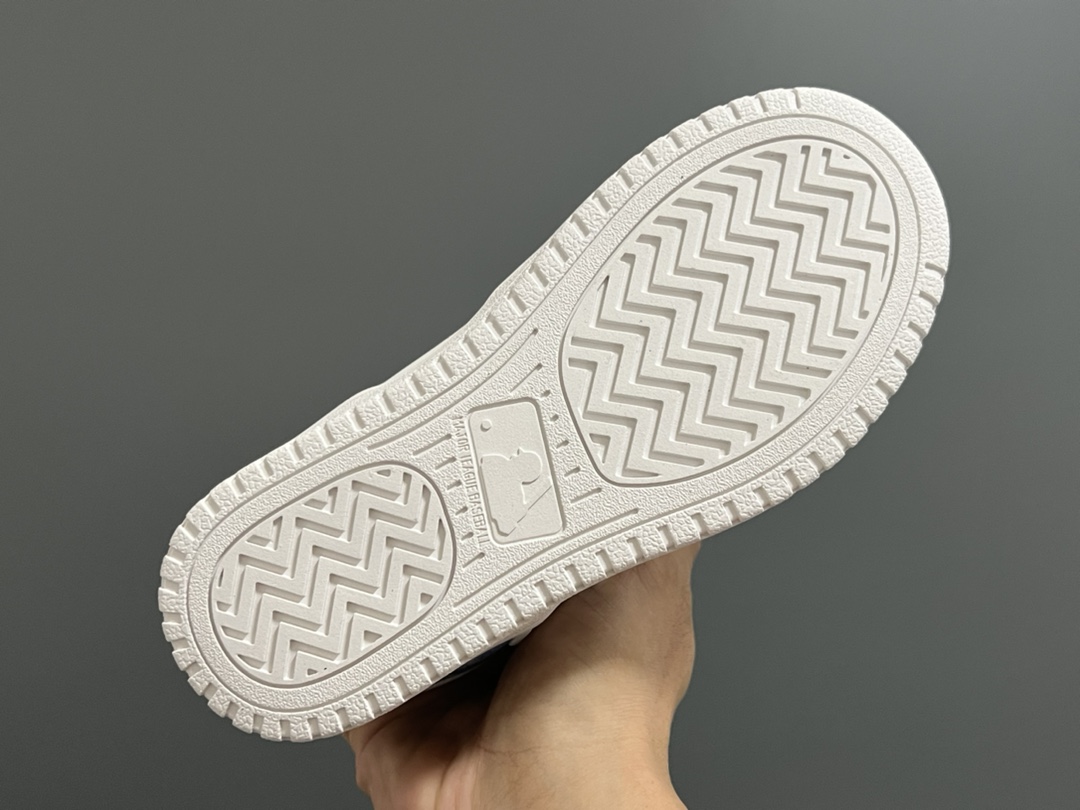 图片[5]-ML家新款时髦复古儿童魔术贴运动鞋 尺码：26-37.5 超级有学生感的MLB系列[嘿哈] 优质皮料，质感满满💯 魔术贴➕松紧带设计，穿脱超方便✌🏻 耐磨防滑大底，脚感超赞👍🏻-选品中心