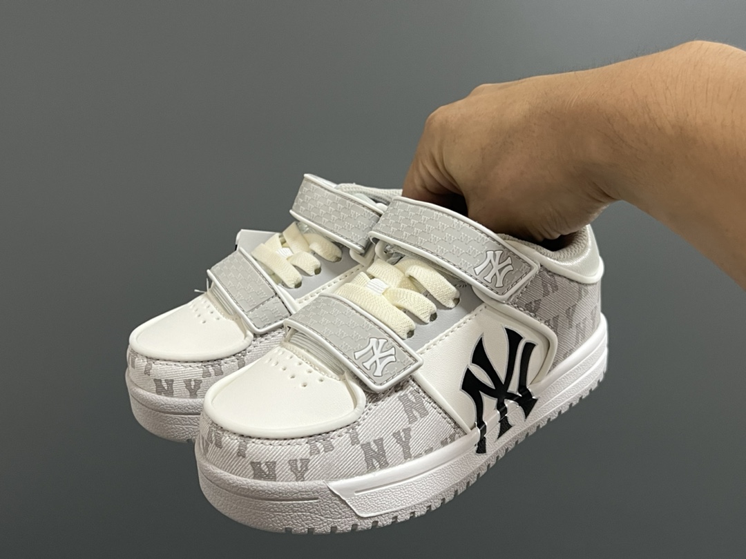 图片[2]-ML家新款时髦复古儿童魔术贴运动鞋 尺码：26-37.5 超级有学生感的MLB系列[嘿哈] 优质皮料，质感满满💯 魔术贴➕松紧带设计，穿脱超方便✌🏻 耐磨防滑大底，脚感超赞👍🏻-选品中心