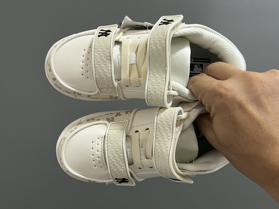 “ML Family’s Super Student-Sensitive Magic Slippers: Stylish, Quality Leather, Easy Wear”