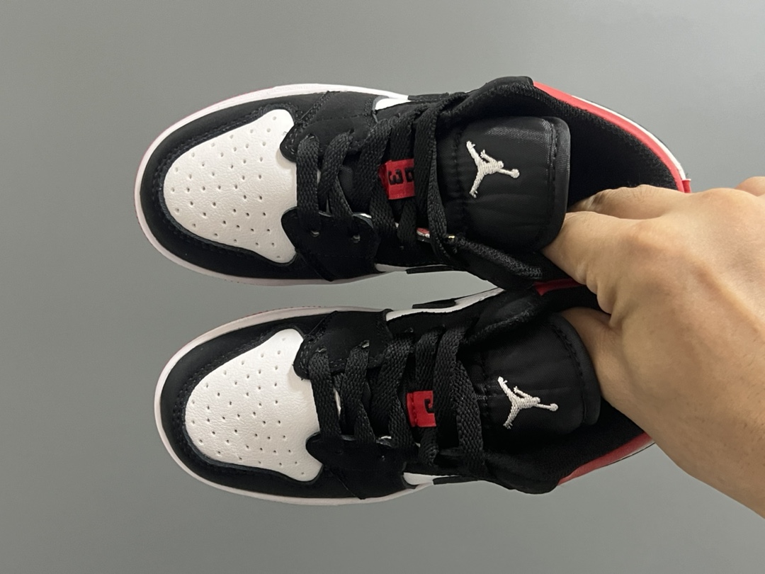 福利款乔一低帮鞋带扣儿童运动鞋 尺码：22-37码 经典乔一低帮🆕 百搭又时髦🆒 附赠鞋带扣，穿脱方便✌🏻 优质皮料拼接，质感满满💯-选品中心