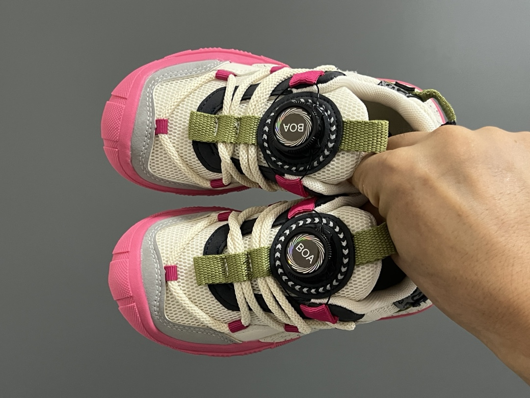 NK ACG轮胎底锁扣儿童运动鞋 尺码：27-37码 经典乔ACG轮胎底系列🆕 精致锁扣，质感超赞👍🏻 橡胶包头耐磨防滑大底✌🏻 优质皮料鞋面拼接☁️-选品中心