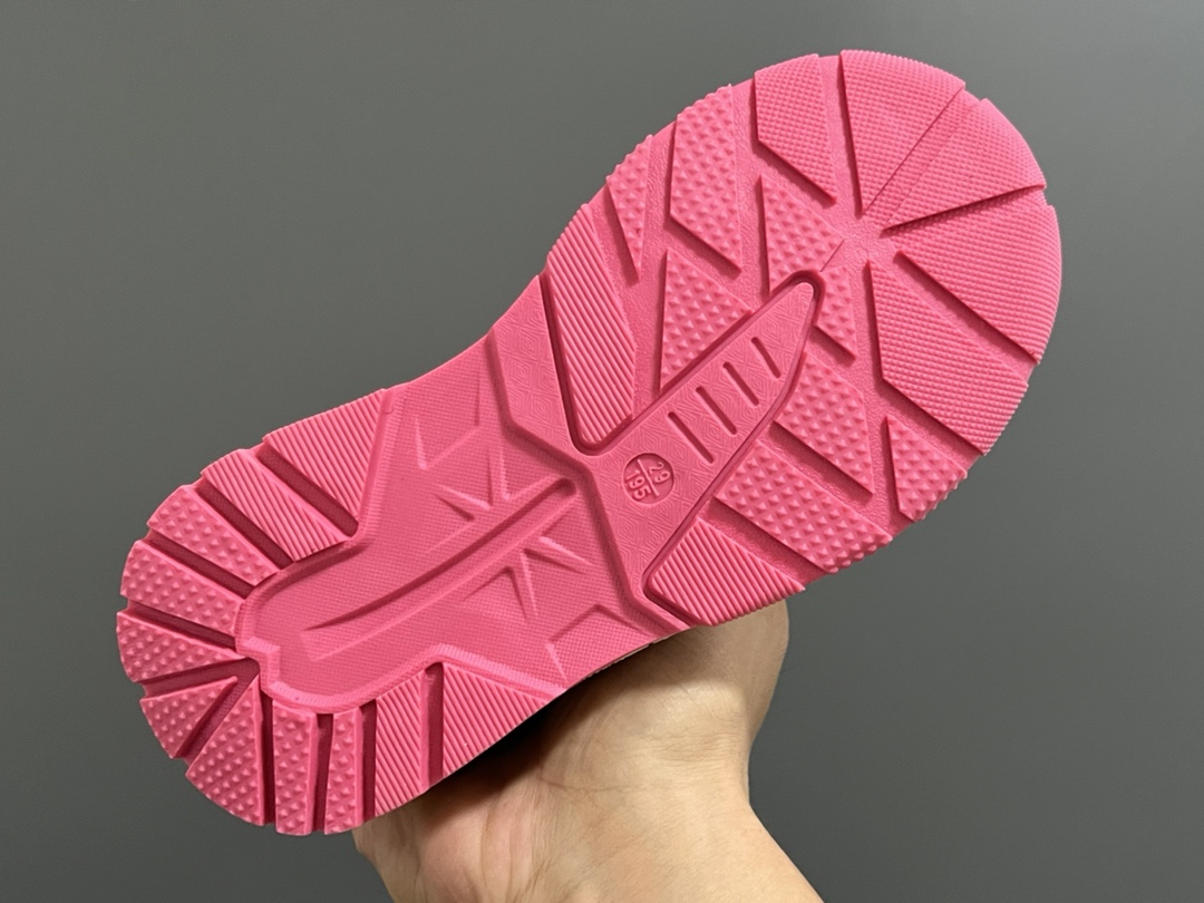 图片[5]-NK ACG轮胎底锁扣儿童运动鞋 尺码：27-37码 经典乔ACG轮胎底系列🆕 精致锁扣，质感超赞👍🏻 橡胶包头耐磨防滑大底✌🏻 优质皮料鞋面拼接☁️-选品中心