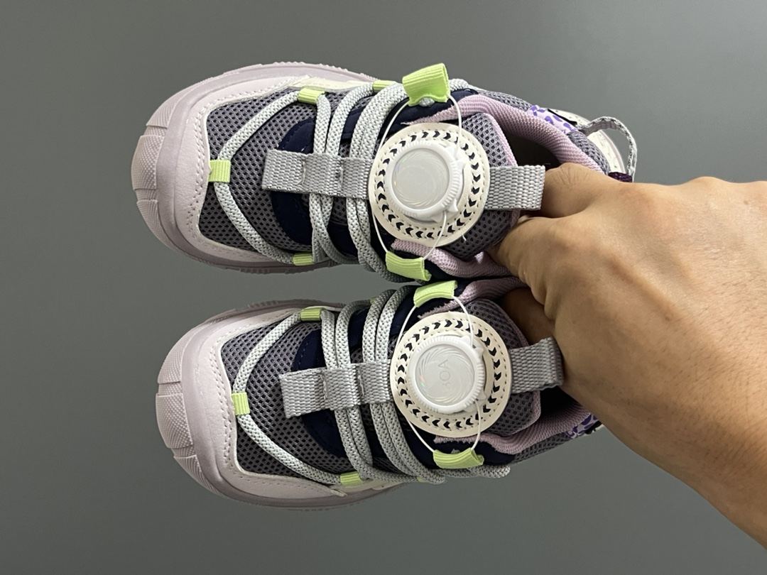 NK ACG轮胎底锁扣儿童运动鞋 尺码：27-37码 经典乔ACG轮胎底系列🆕 精致锁扣，质感超赞👍🏻 橡胶包头耐磨防滑大底✌🏻 优质皮料鞋面拼接☁️-选品中心