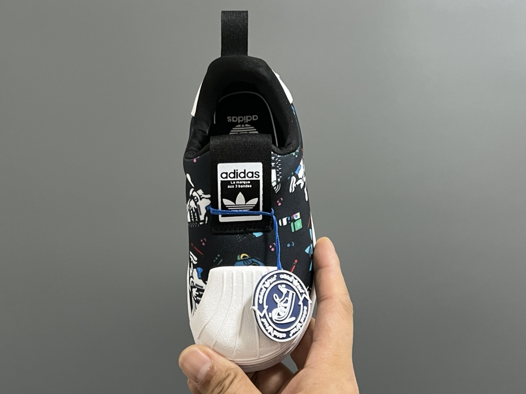 图片[8]-AD 专G版贝壳头经典一脚蹬儿童运动鞋 尺码：22-35码 经典款一脚蹬是阿迪童鞋的鼻祖，空气棉鞋面材质，一体式软贝壳头鞋底很好的保护了容易磕碰的小脚丫，鞋底蜂窝呈蜂窝状防滑耐磨，打开鞋垫来细看，鞋底的冲孔底，鞋底采用记忆海绵，都与正品一致，本店必入单品，入园首选❤️推荐自留❤️-选品中心