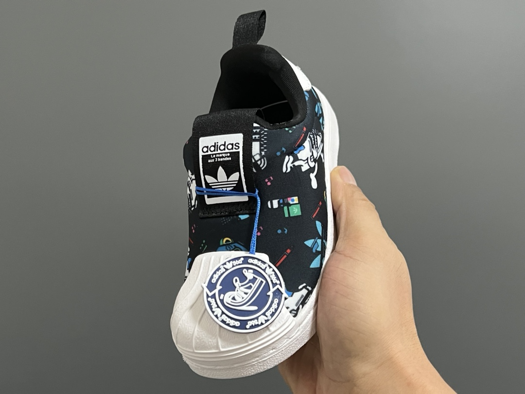 图片[3]-AD 专G版贝壳头经典一脚蹬儿童运动鞋 尺码：22-35码 经典款一脚蹬是阿迪童鞋的鼻祖，空气棉鞋面材质，一体式软贝壳头鞋底很好的保护了容易磕碰的小脚丫，鞋底蜂窝呈蜂窝状防滑耐磨，打开鞋垫来细看，鞋底的冲孔底，鞋底采用记忆海绵，都与正品一致，本店必入单品，入园首选❤️推荐自留❤️-选品中心