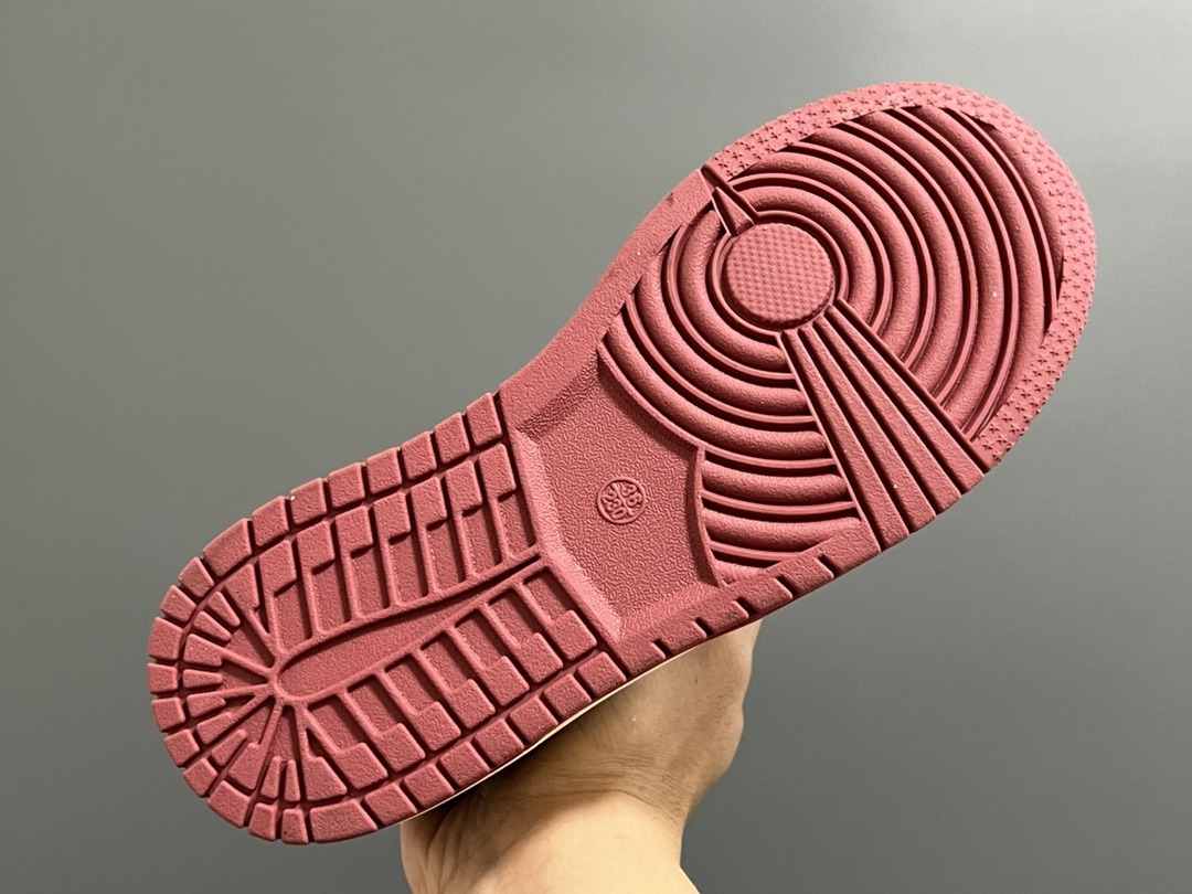 图片[5]-乔一中帮联名魔术贴儿童篮球鞋 尺码：26-37码 经典乔一中帮款式🆕 秋冬超合适❤️ 魔术贴设计，穿脱方便✌🏻 联名系列，细节印花超可爱😍-选品中心