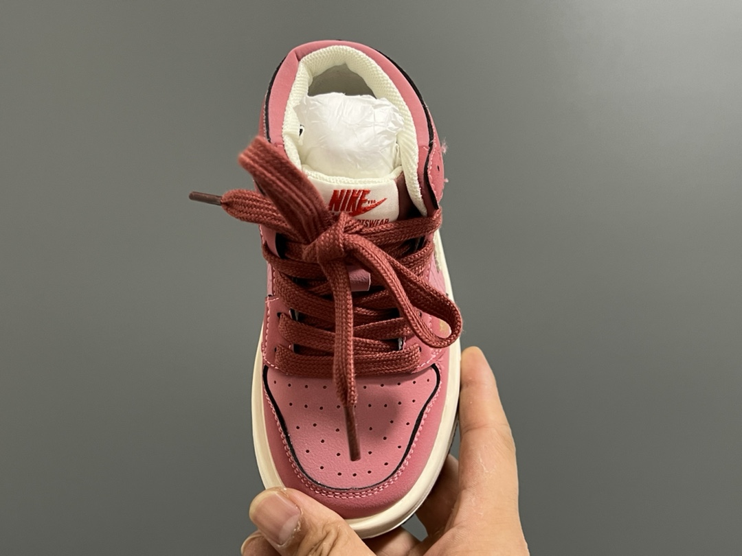 图片[8]-乔一中帮联名魔术贴儿童篮球鞋 尺码：26-37码 经典乔一中帮款式🆕 秋冬超合适❤️ 魔术贴设计，穿脱方便✌🏻 联名系列，细节印花超可爱😍-选品中心