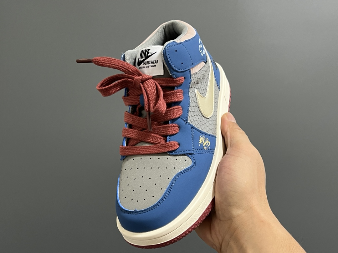 图片[3]-乔一中帮联名魔术贴儿童篮球鞋 尺码：26-37码 经典乔一中帮款式🆕 秋冬超合适❤️ 魔术贴设计，穿脱方便✌🏻 联名系列，细节印花超可爱😍-选品中心