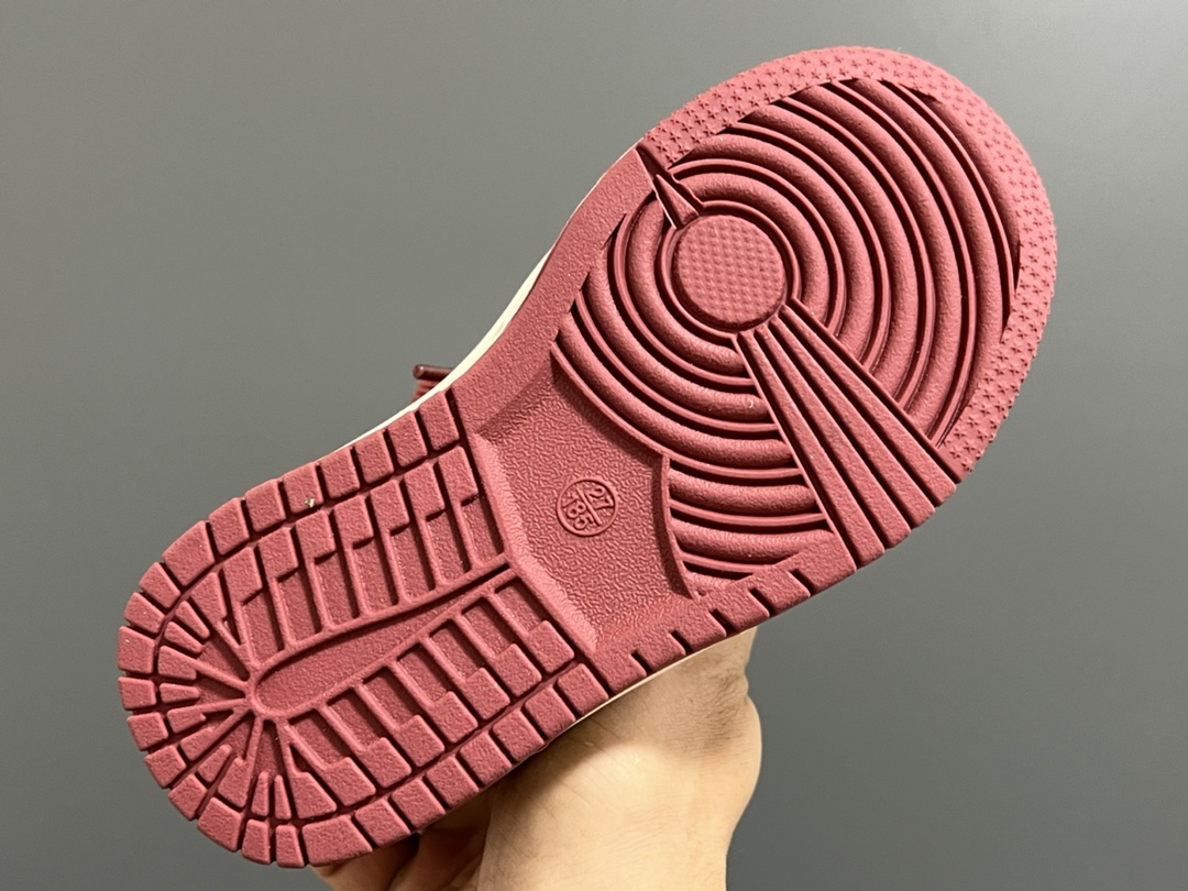 图片[8]-乔一中帮联名魔术贴儿童篮球鞋 尺码：26-37码 经典乔一中帮款式🆕 秋冬超合适❤️ 魔术贴设计，穿脱方便✌🏻 联名系列，细节印花超可爱😍-选品中心