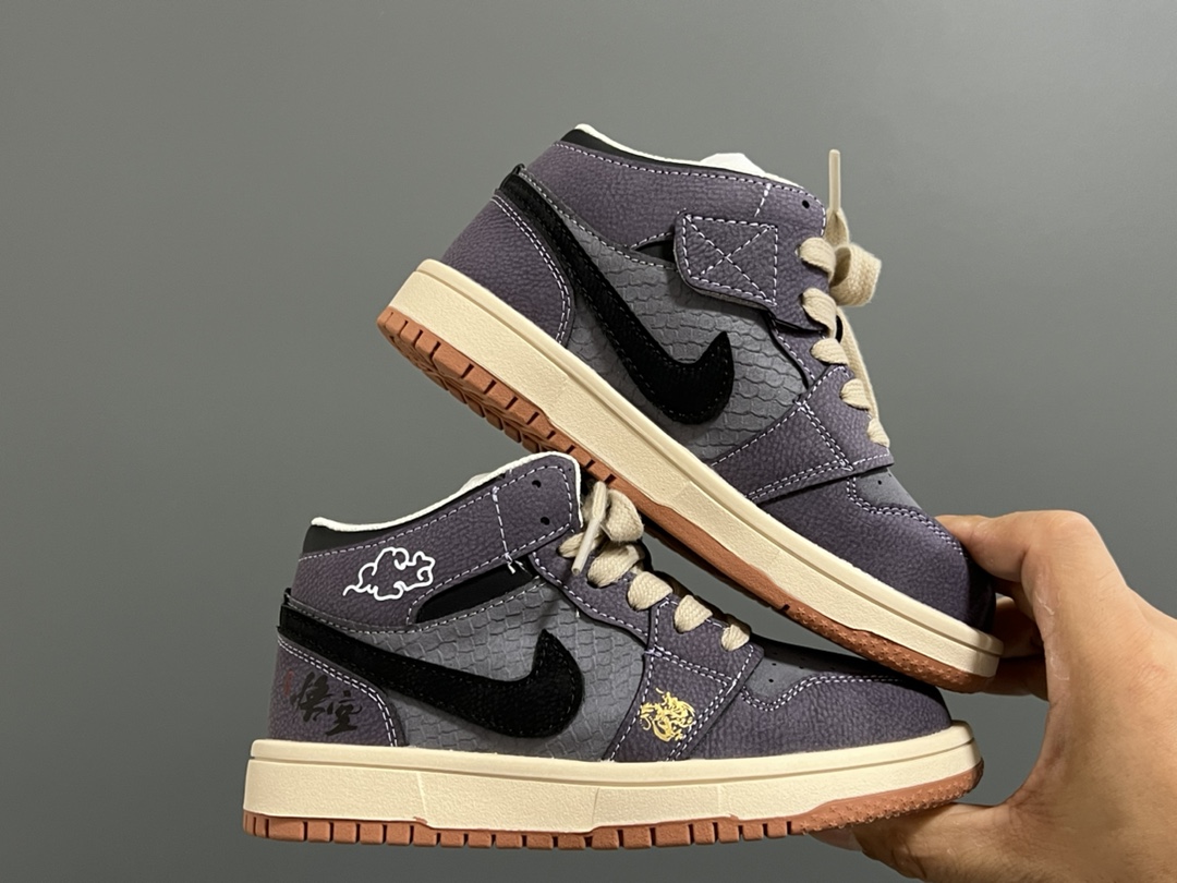 图片[7]-乔一中帮联名魔术贴儿童篮球鞋 尺码：26-37码 经典乔一中帮款式🆕 秋冬超合适❤️ 魔术贴设计，穿脱方便✌🏻 联名系列，细节印花超可爱😍-选品中心