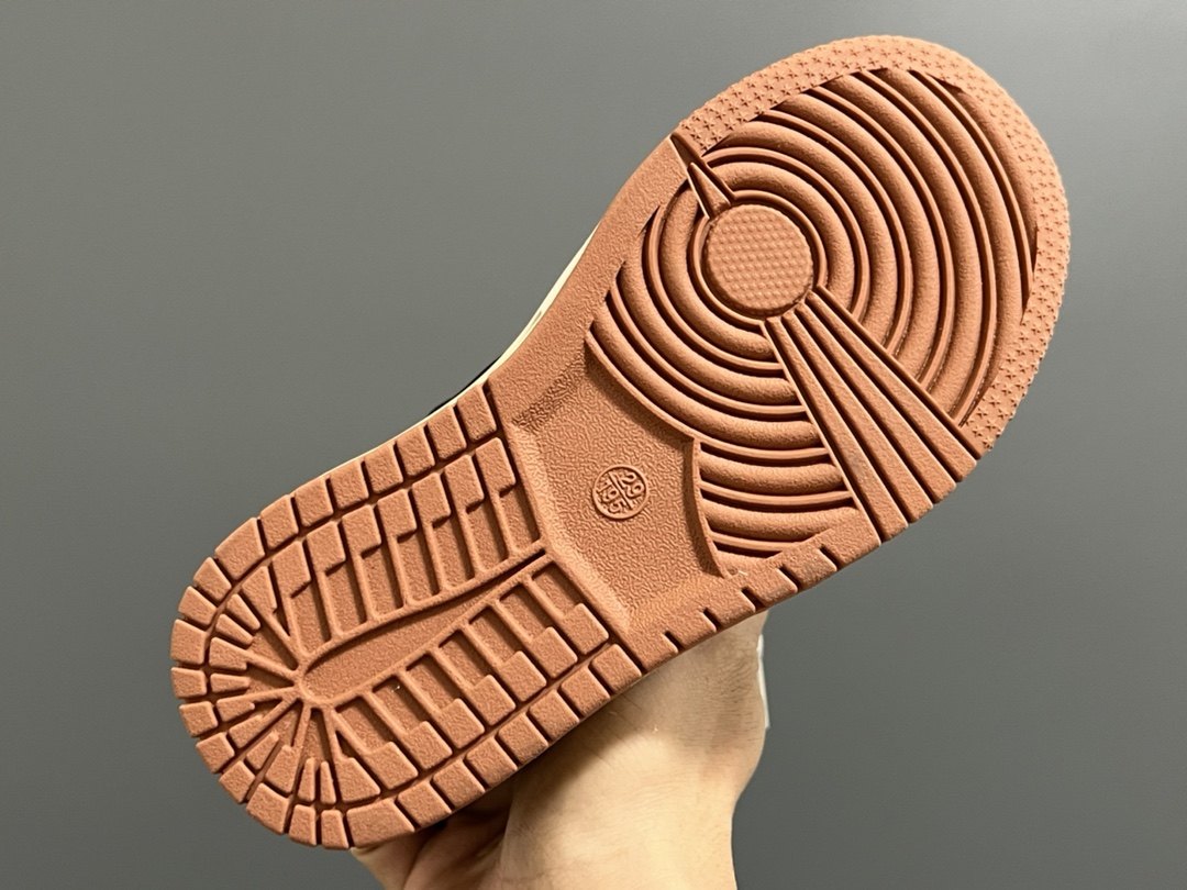 图片[5]-乔一中帮联名魔术贴儿童篮球鞋 尺码：26-37码 经典乔一中帮款式🆕 秋冬超合适❤️ 魔术贴设计，穿脱方便✌🏻 联名系列，细节印花超可爱😍-选品中心